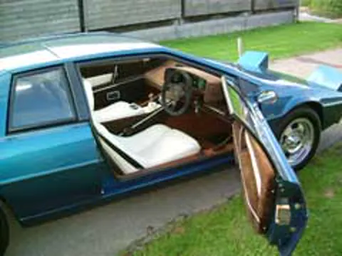Lotus Esprit S1 chassis 330G registration WYR 257T historical archive photograph 6