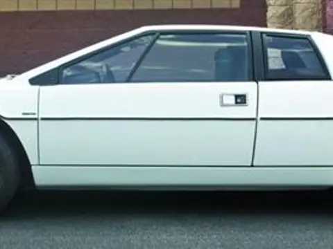 Lotus Esprit S1 chassis 017 YTR registration 017 YTR historical archive photograph 9