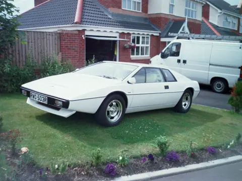 Lotus Esprit S1 chassis 108G registration RWO 503R and 77 MF historical archive photograph 2