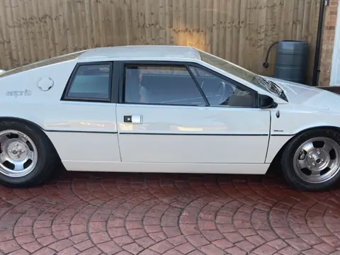 Lotus Esprit S1 chassis 138G registration WGD 678R historical archive photograph 7