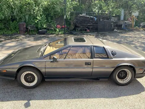 Lotus Esprit S1 chassis 169H historical archive photograph 10