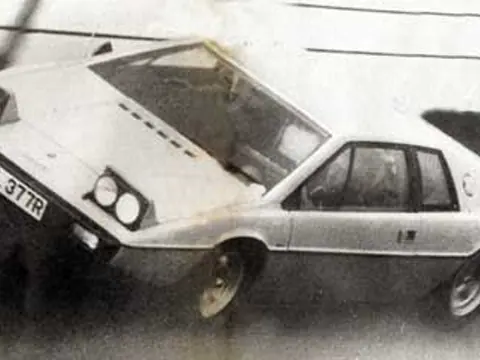 Lotus Esprit S1 chassis 196G registration RCL 377R historical archive photograph 2
