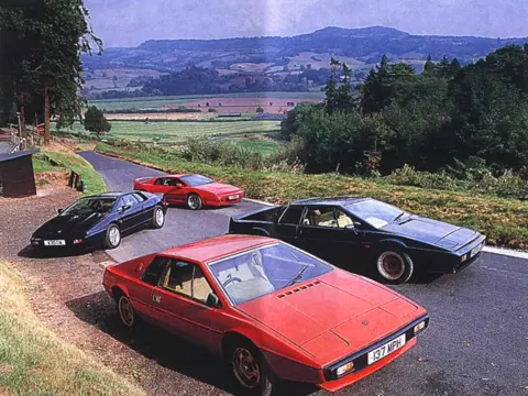 Lotus Esprit S1 chassis 199G registration TYB 89R and 137 MPH historical archive photograph 2