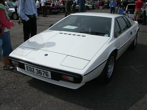 Lotus Esprit S1 chassis 225G registration TLJ 985R and PPW 306P historical archive photograph 3