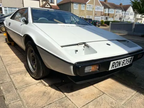 Lotus Esprit S1 chassis 226G registration RON 835R historical archive photograph 9