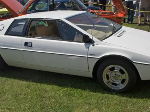 Lotus Esprit S1 chassis 270G registration 600 LOT and XPE 230S historical archive photograph 1