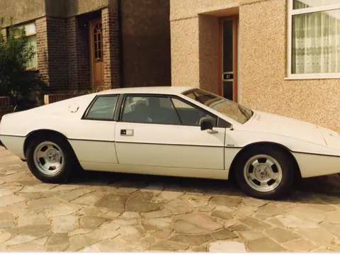 Lotus Esprit S1 chassis 321G registration VPK 92S historical archive photograph 18