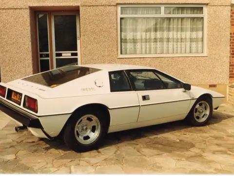 Lotus Esprit S1 chassis 321G registration VPK 92S historical archive photograph 17