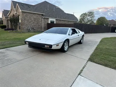 Lotus Esprit S1 chassis 351H registration BOND SUE historical archive photograph 1