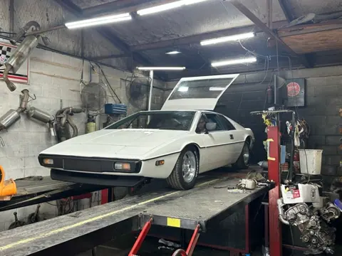 Lotus Esprit S1 chassis 351H registration BOND SUE historical archive photograph 3