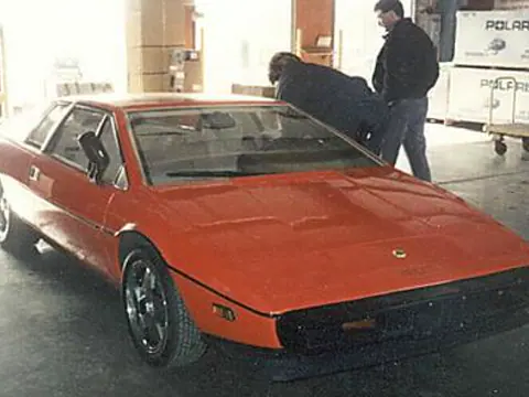 Lotus Esprit S1 chassis 498H registration CZX 283 historical archive photograph 2