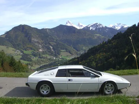 Lotus Esprit S1 chassis 669 EAX registration 669 EAX and 76 LD historical archive photograph 4